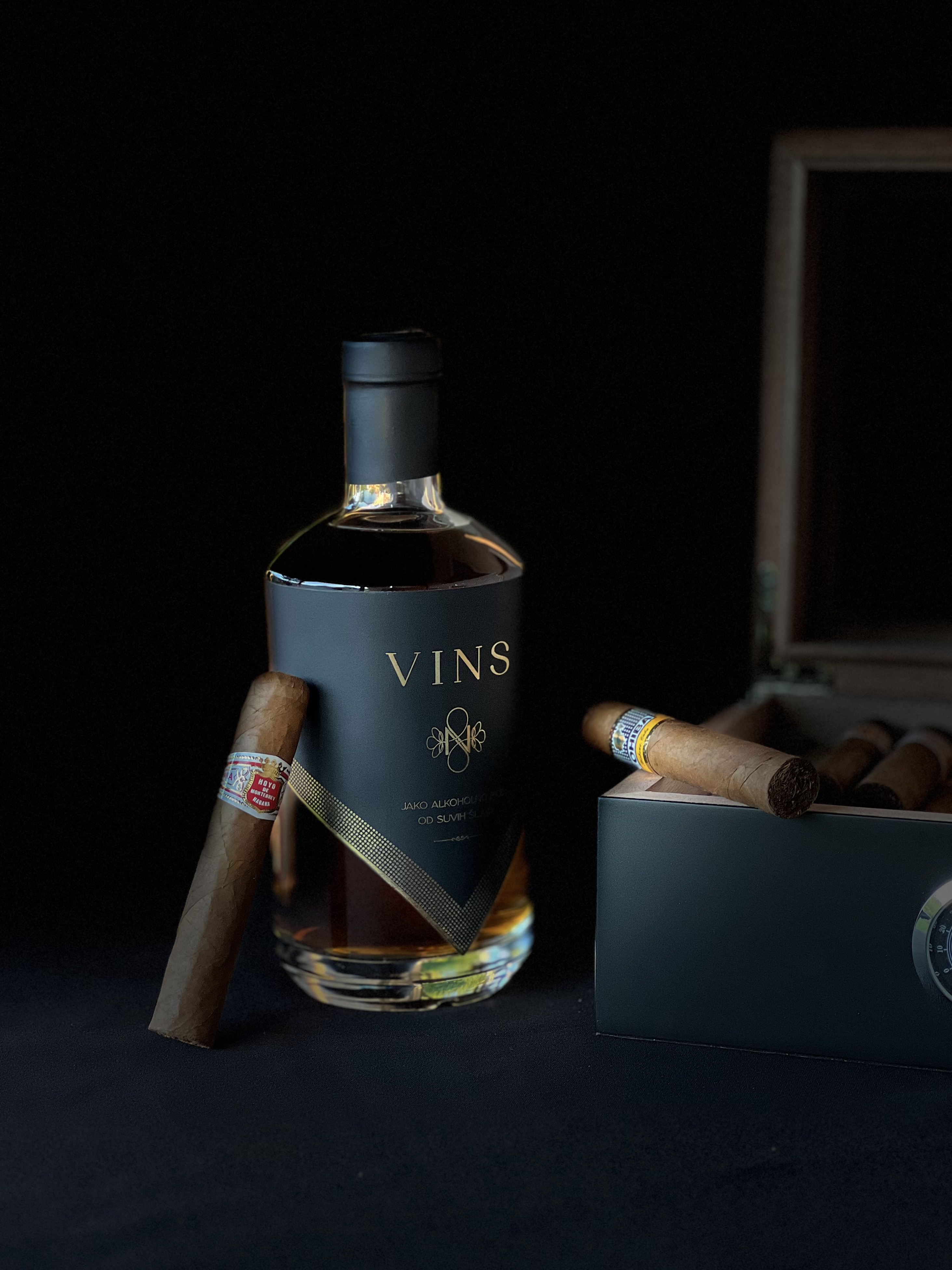 VINS rakija u kombinaciji sa cigarom